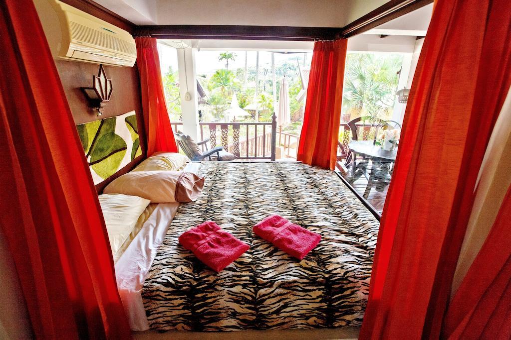 Coco Palace Resort Nai Harn Quarto foto
