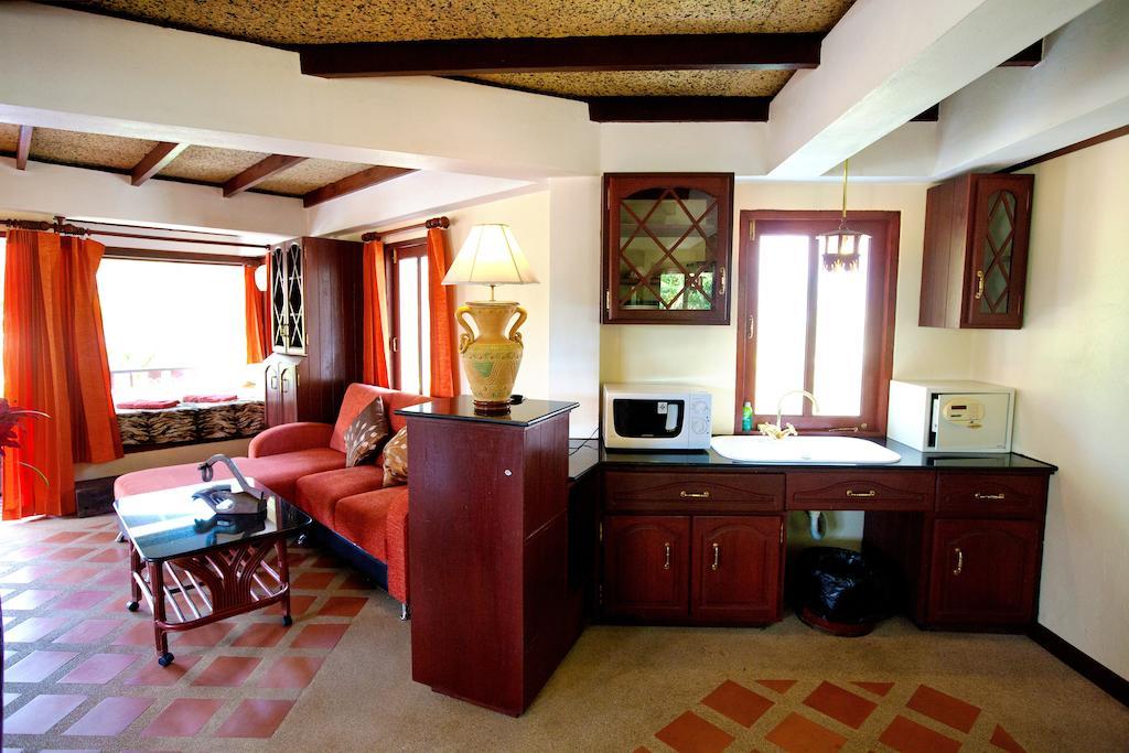 Coco Palace Resort Nai Harn Quarto foto