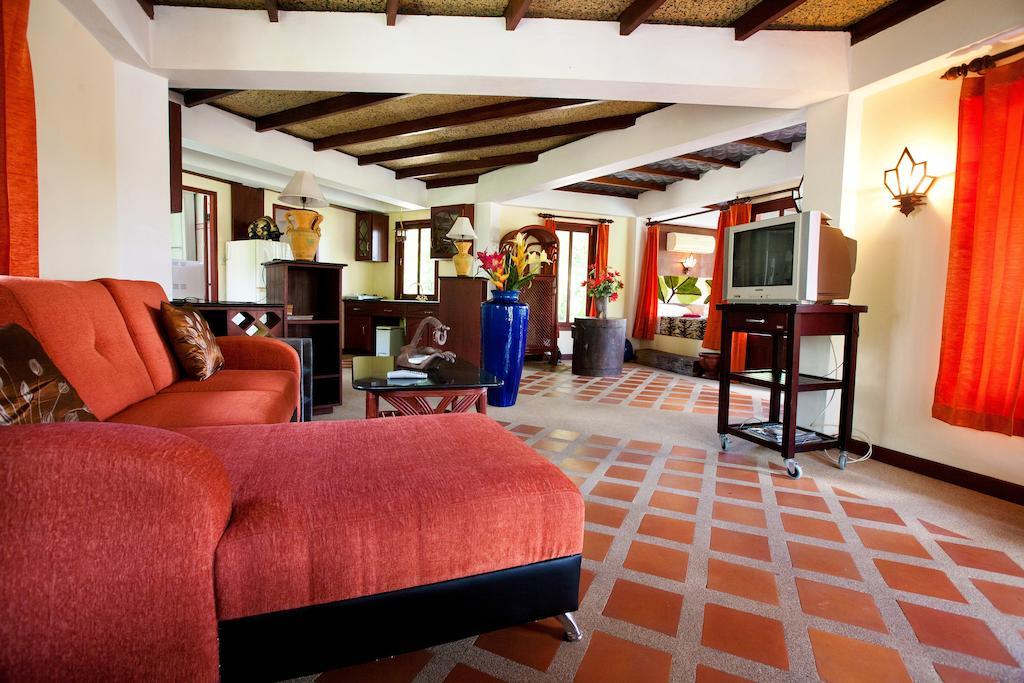 Coco Palace Resort Nai Harn Quarto foto