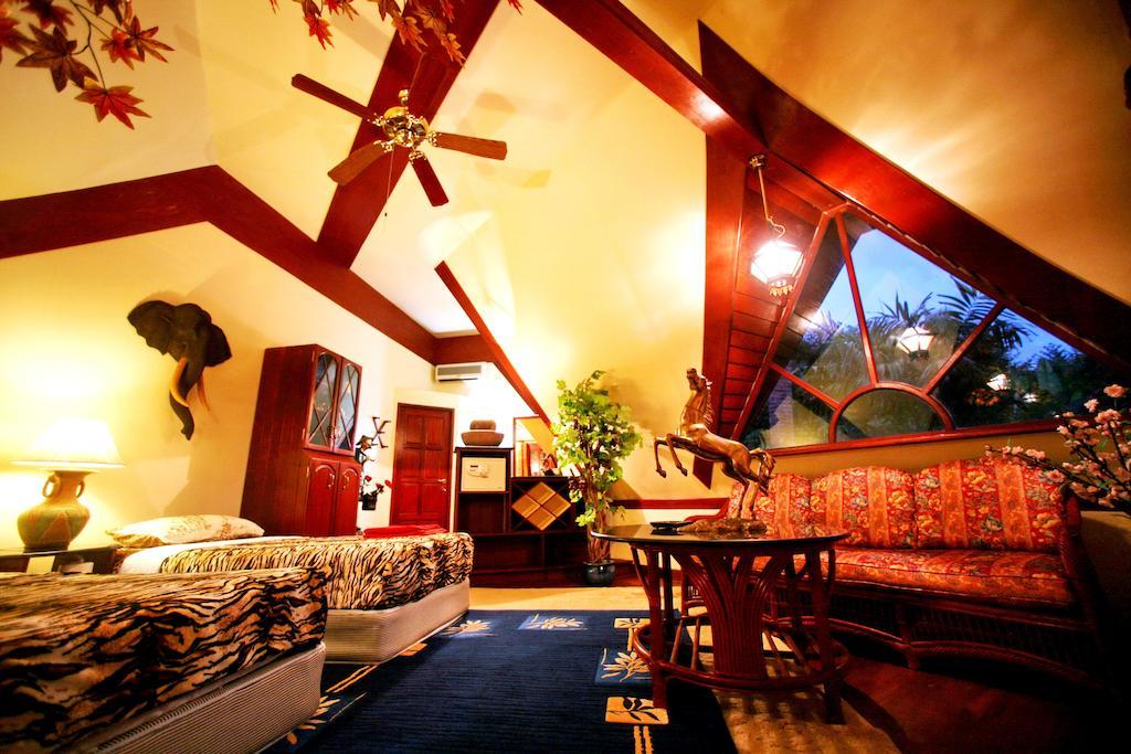 Coco Palace Resort Nai Harn Quarto foto