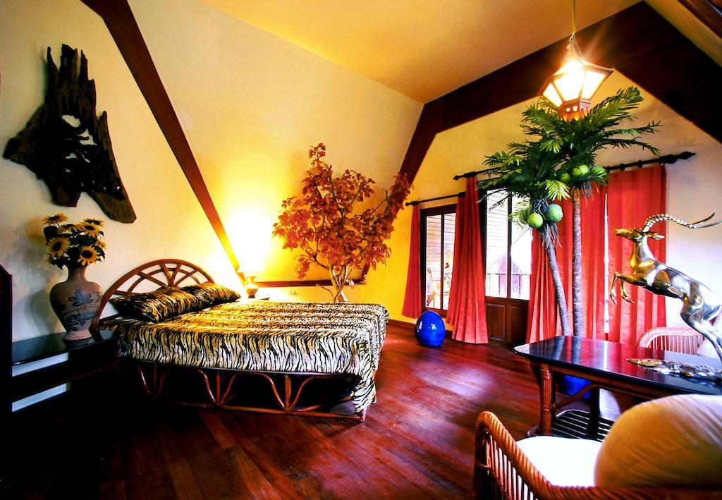 Coco Palace Resort Nai Harn Quarto foto