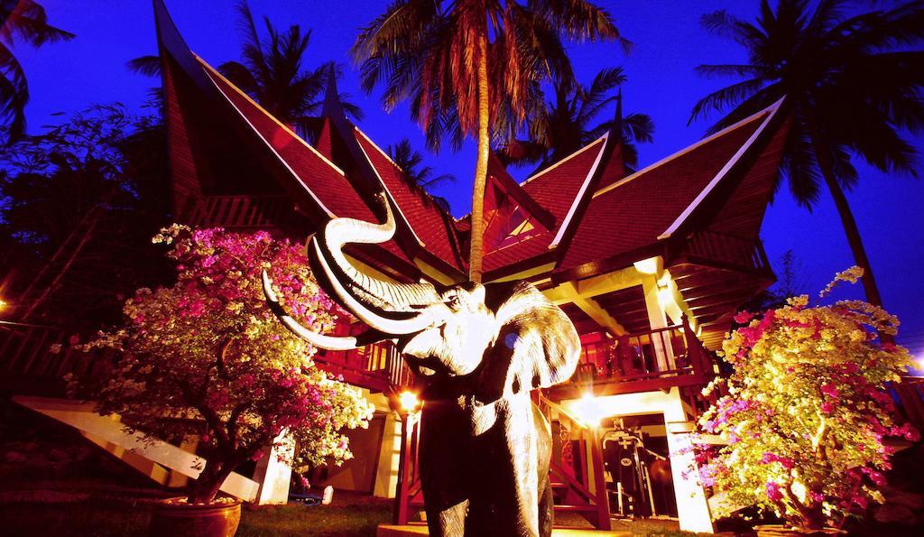 Coco Palace Resort Nai Harn Quarto foto
